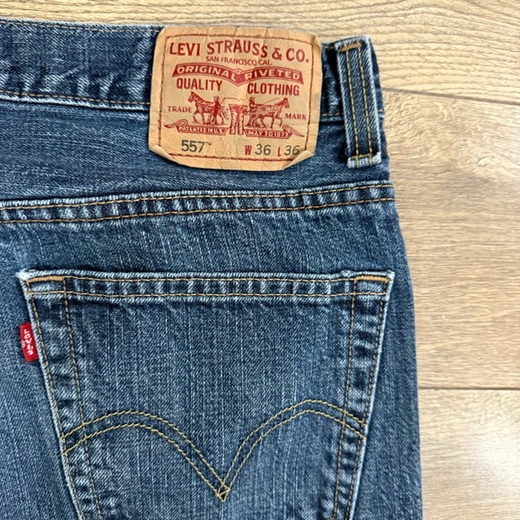 Levi's 557 Relaxed Boot Cut Jeans Men's 36x36 Blue Denim Classic - Picture 1 of 10